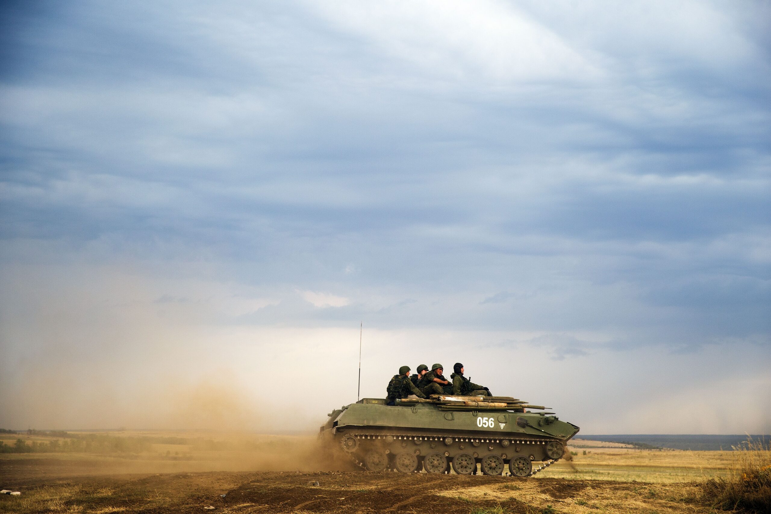 Ukraine: Dozens killed in shelling of convoy