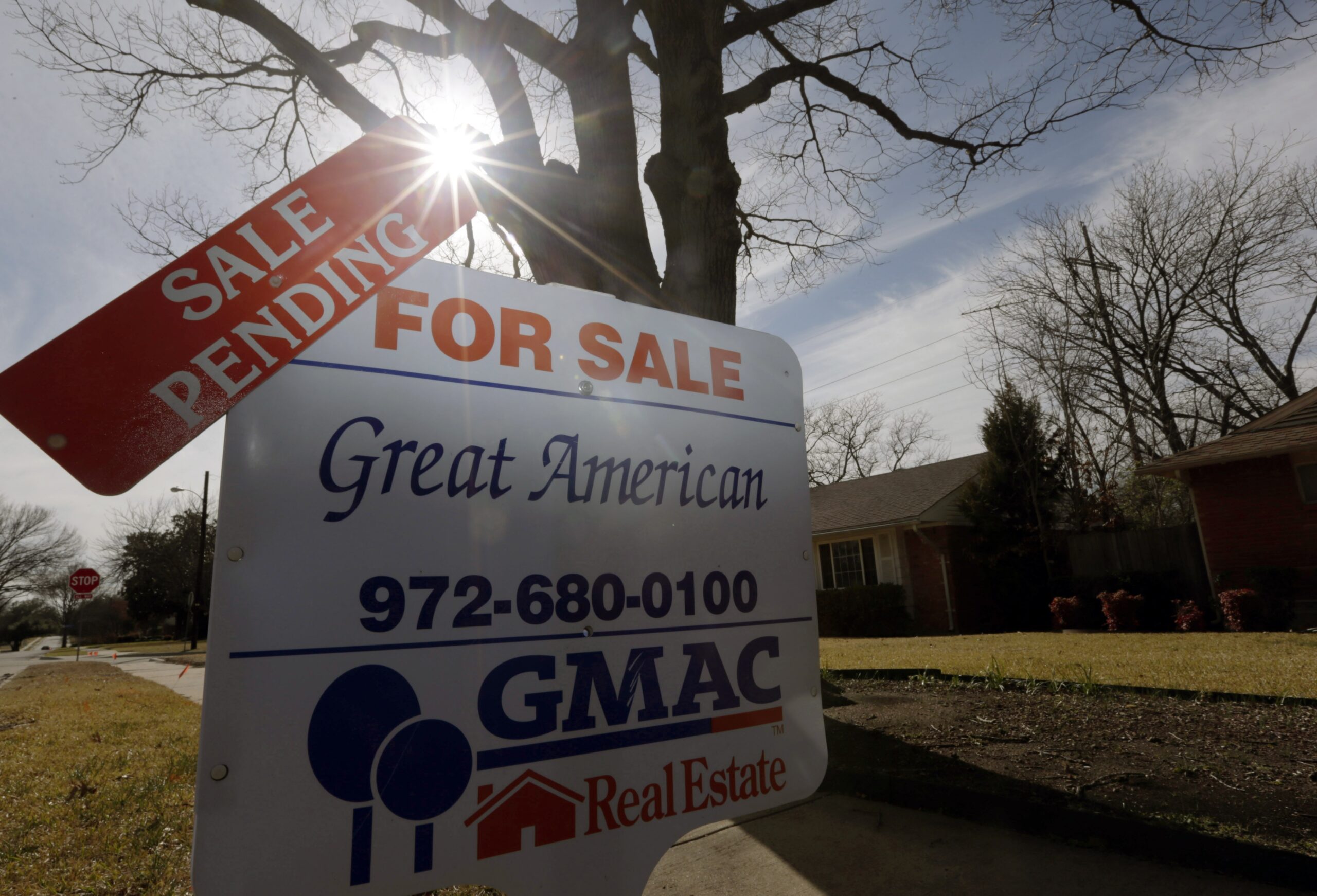 Signed contracts to buy US homes level off