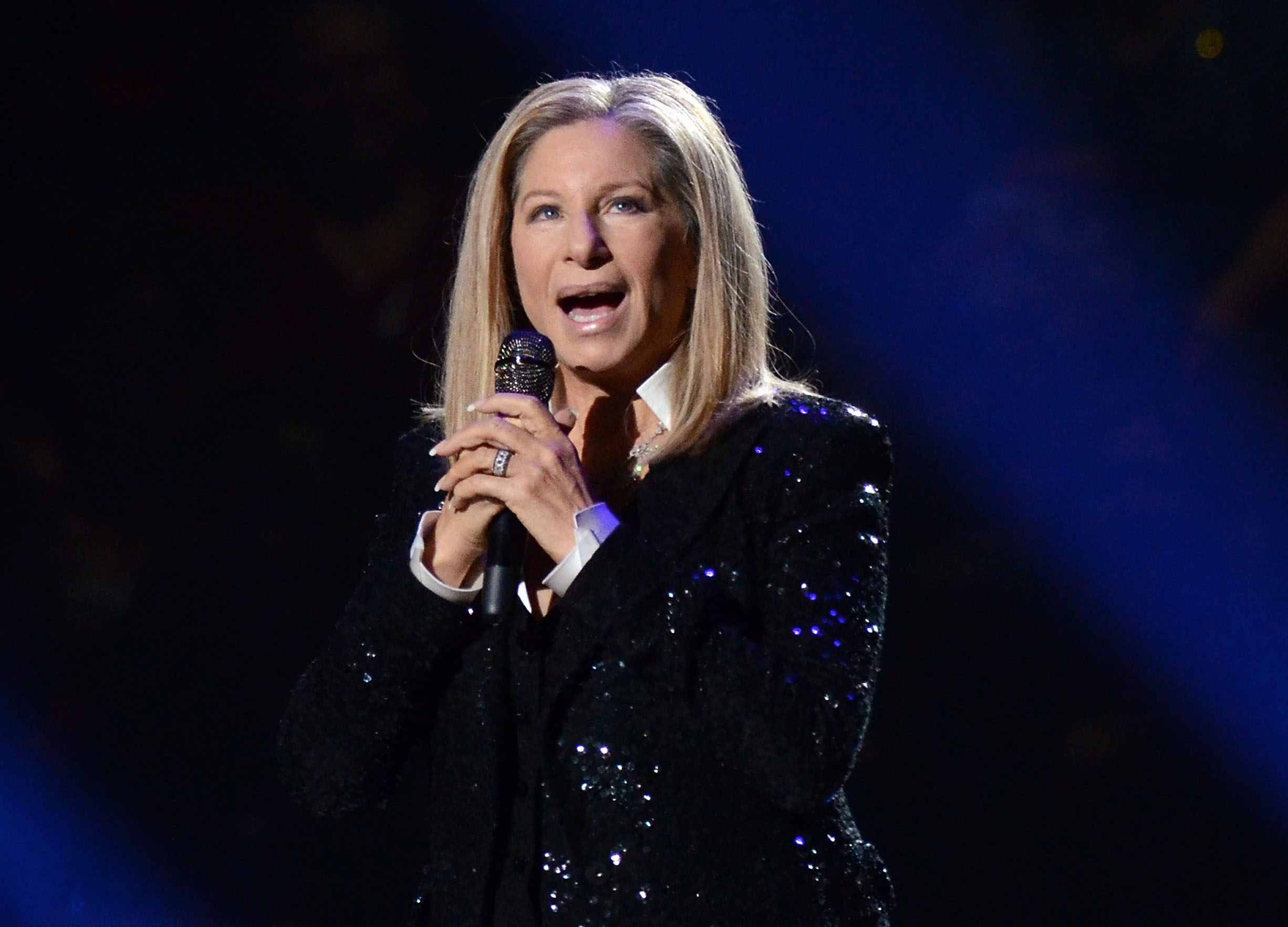 Barbra Streisand: Spicer should be fired for Hitler comments