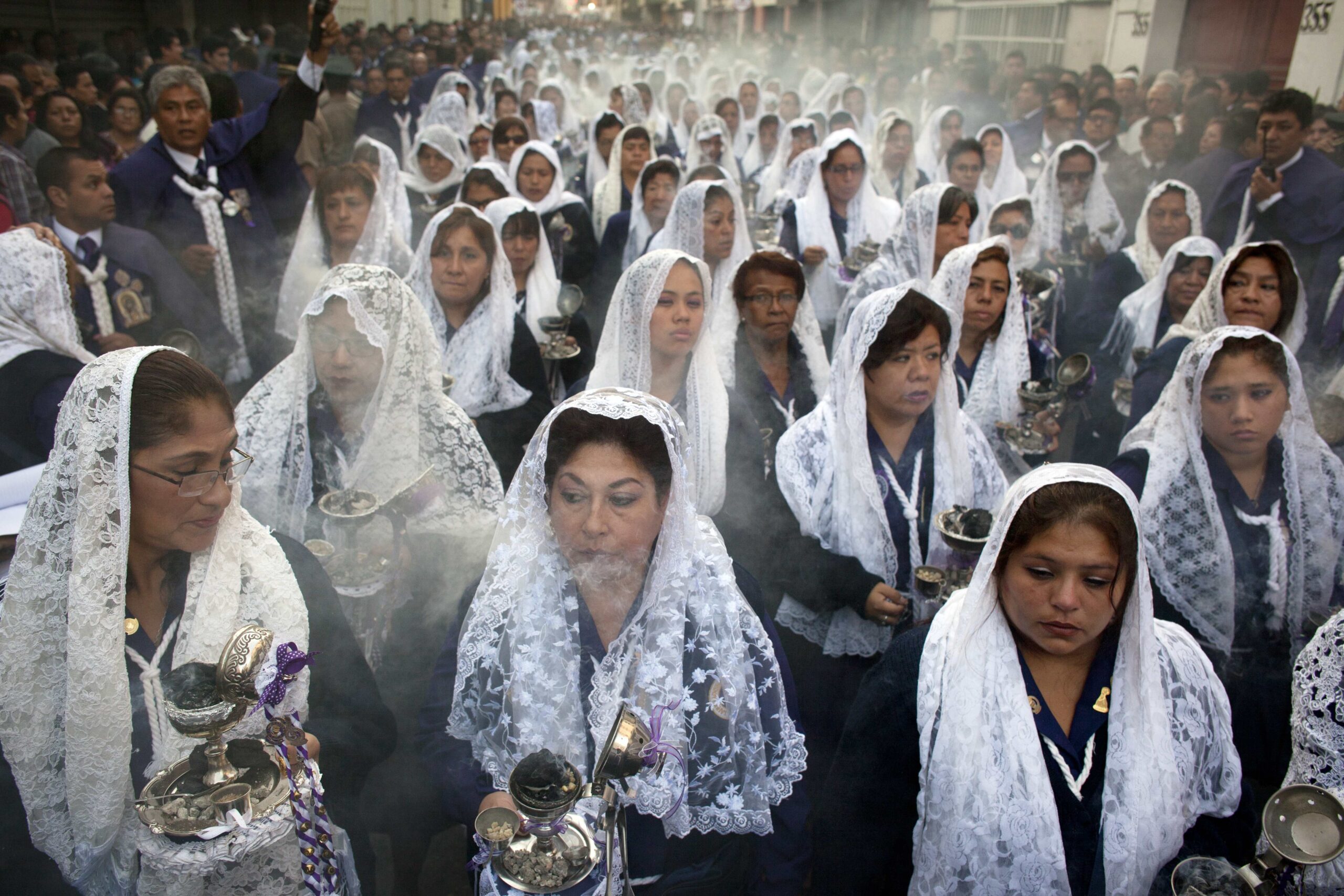 AP Photos: Latam Catholics pay tribute to Christ