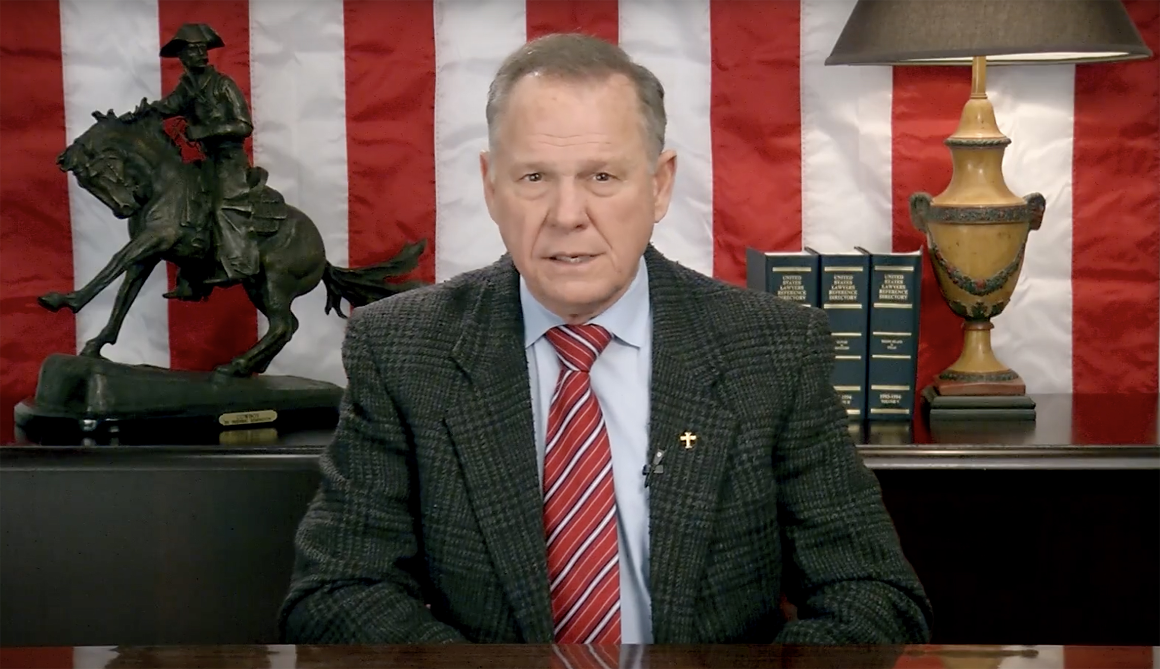 24 hours later, Roy Moore refuses to concede Alabama Senate race to Doug Jones