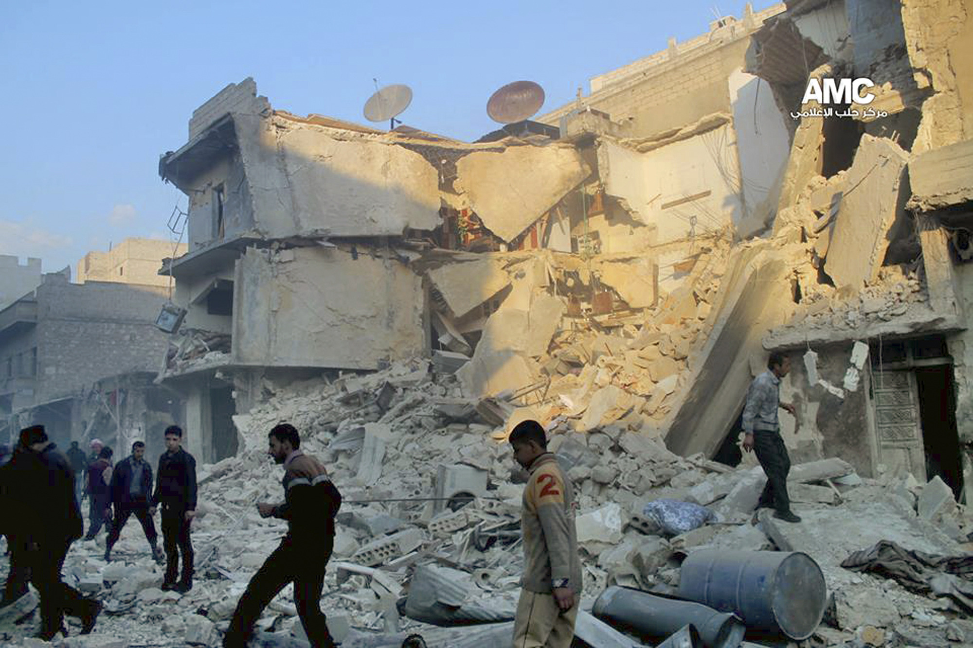 White House deflects growing Syria criticism
