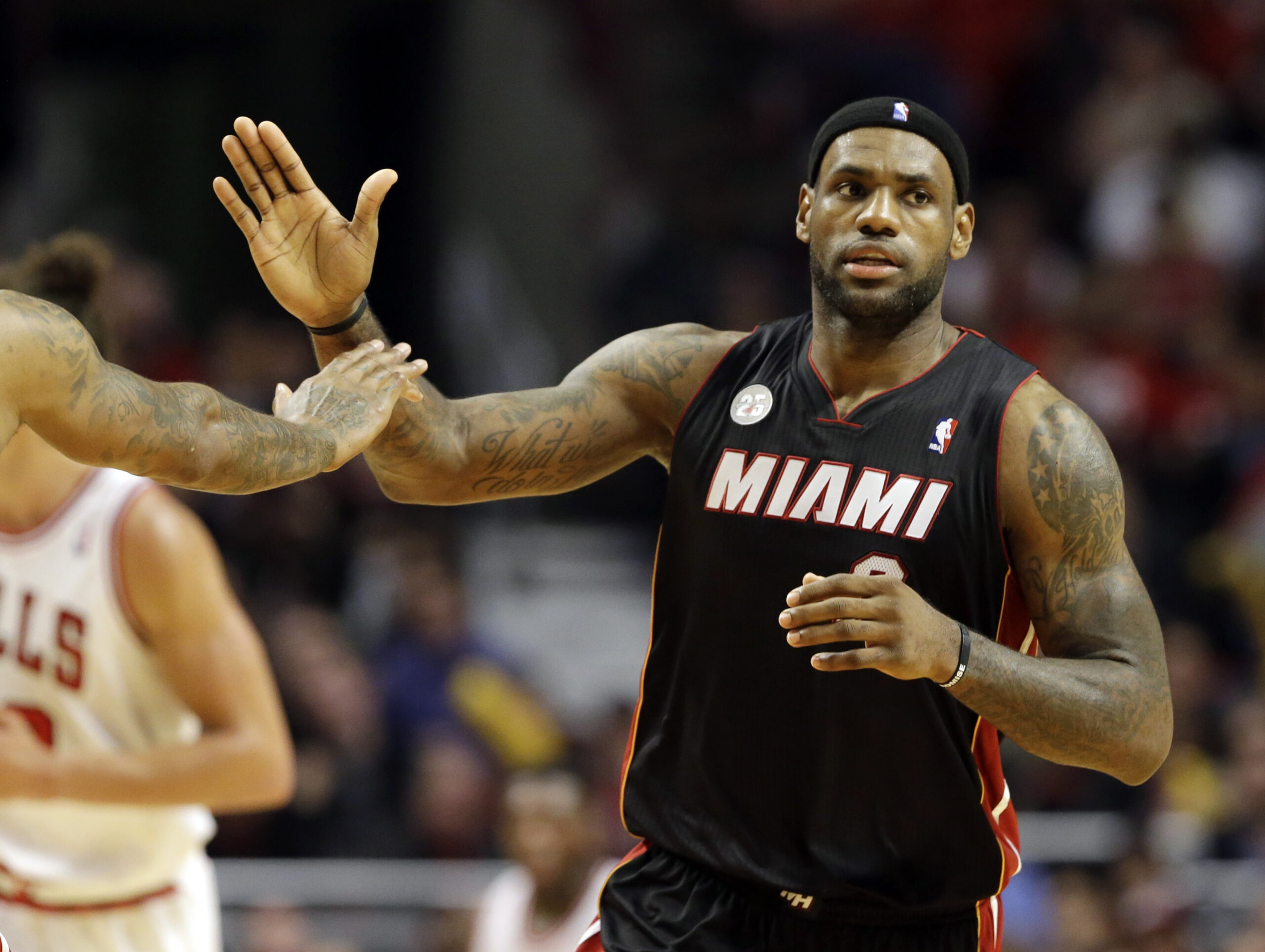Heat’s defense smothers Bulls in dominant Game 4 performance