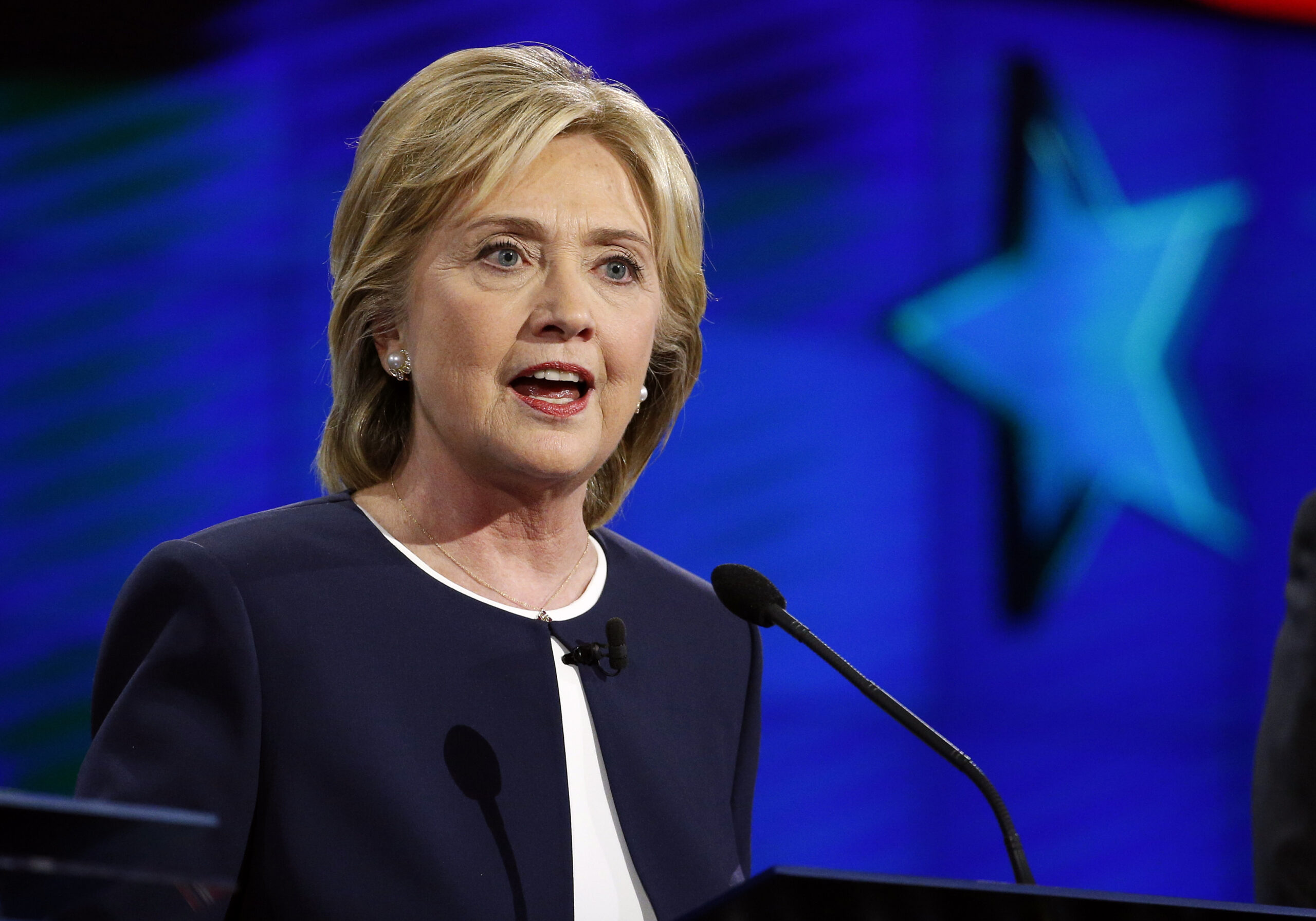 Clinton endorses 10-20-30 plan in Ebony op-ed
