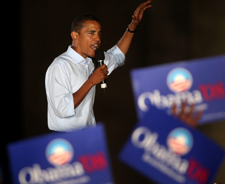 Democratic presidential candidate Sen. Obama, D-Ill., speaks to thousands of supporters in 2007. (Spencer Platt/Getty Images)