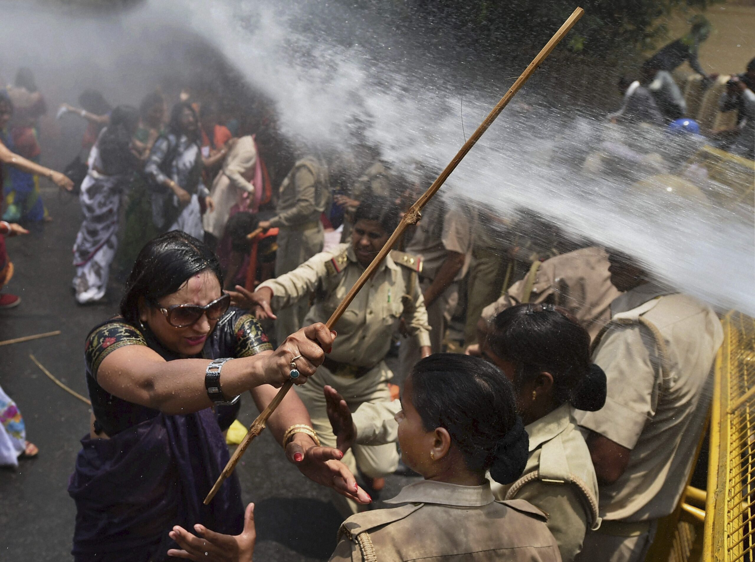 Police use water cannons on Indian rape protesters