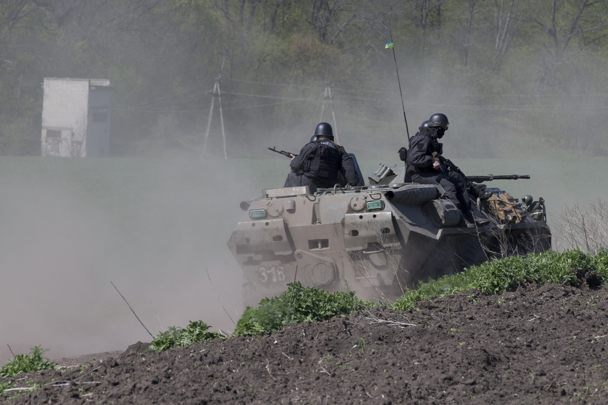 Sanctions loom as observers held in east Ukraine