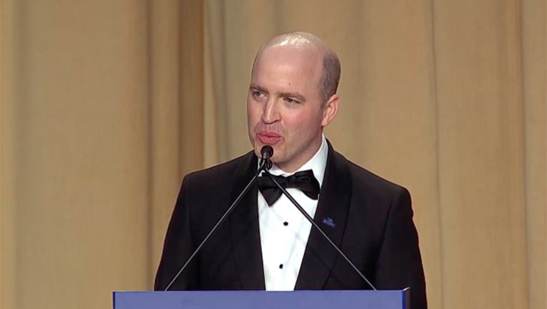 White House Correspondents' Association President Jeff Mason received a standing ovation when he shared a stern rebuke against President Trump's 