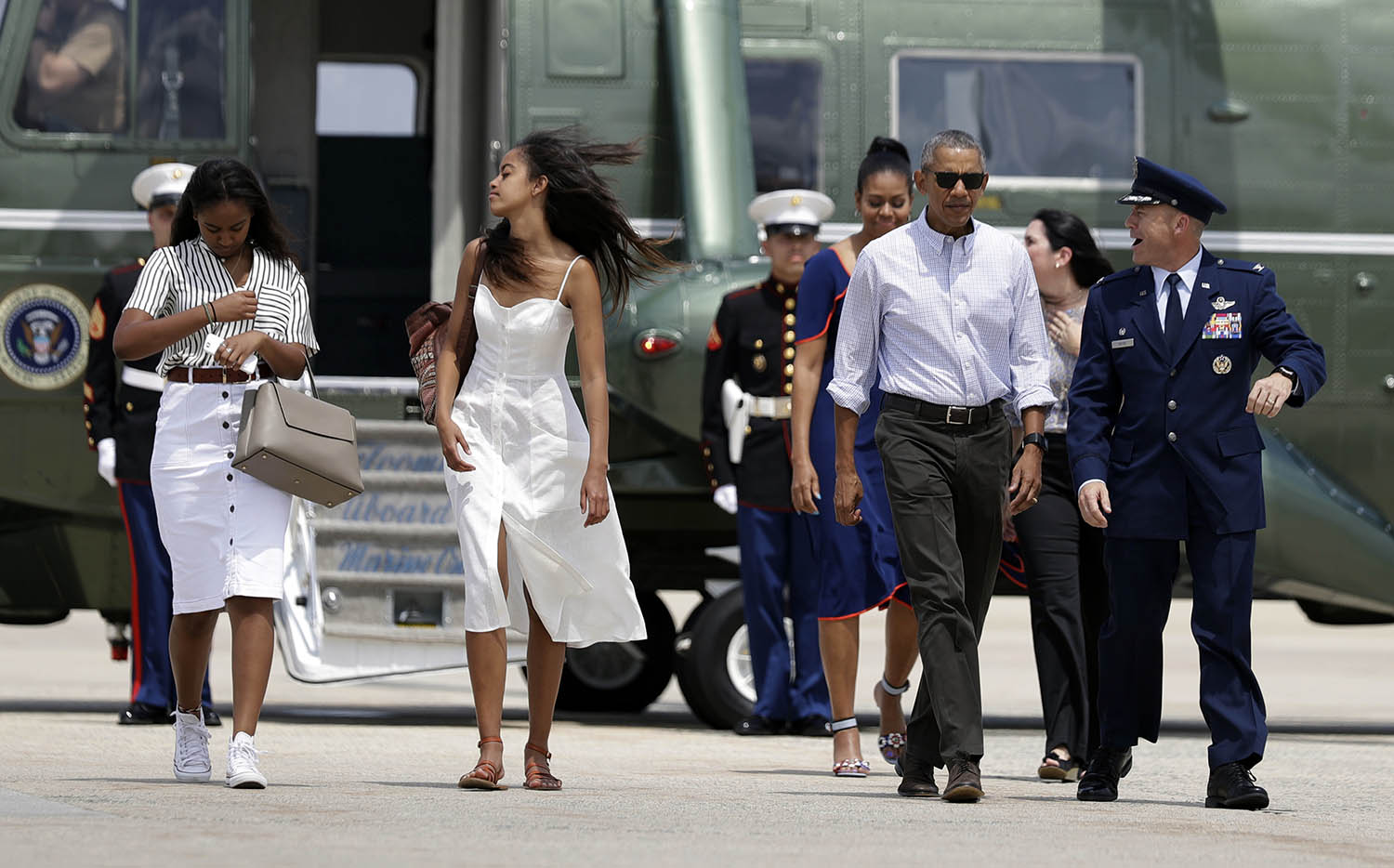 Obamas leave for 16-day Martha’s Vineyard idyll
