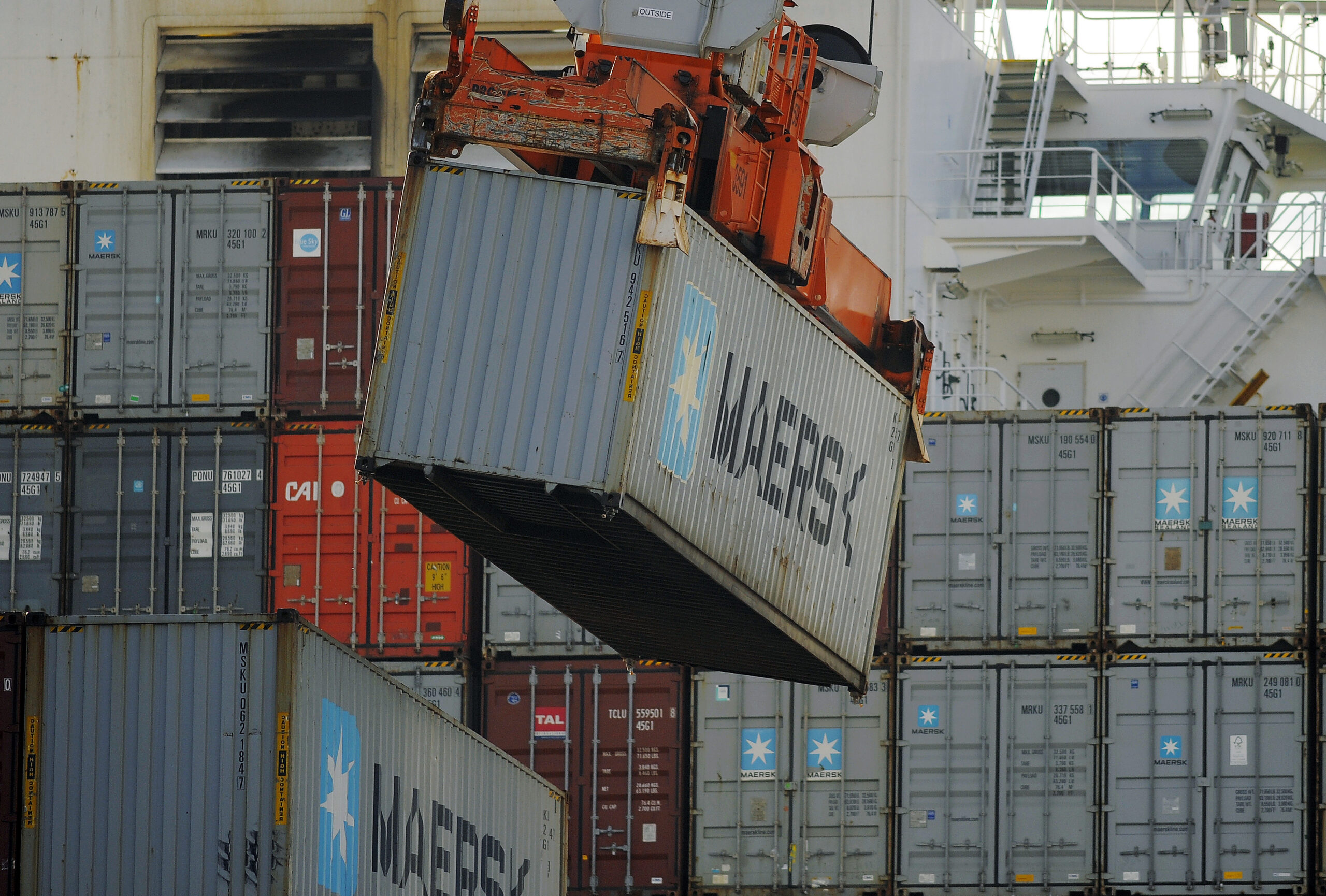 US wholesale stockpiles rise 0.3 percent December