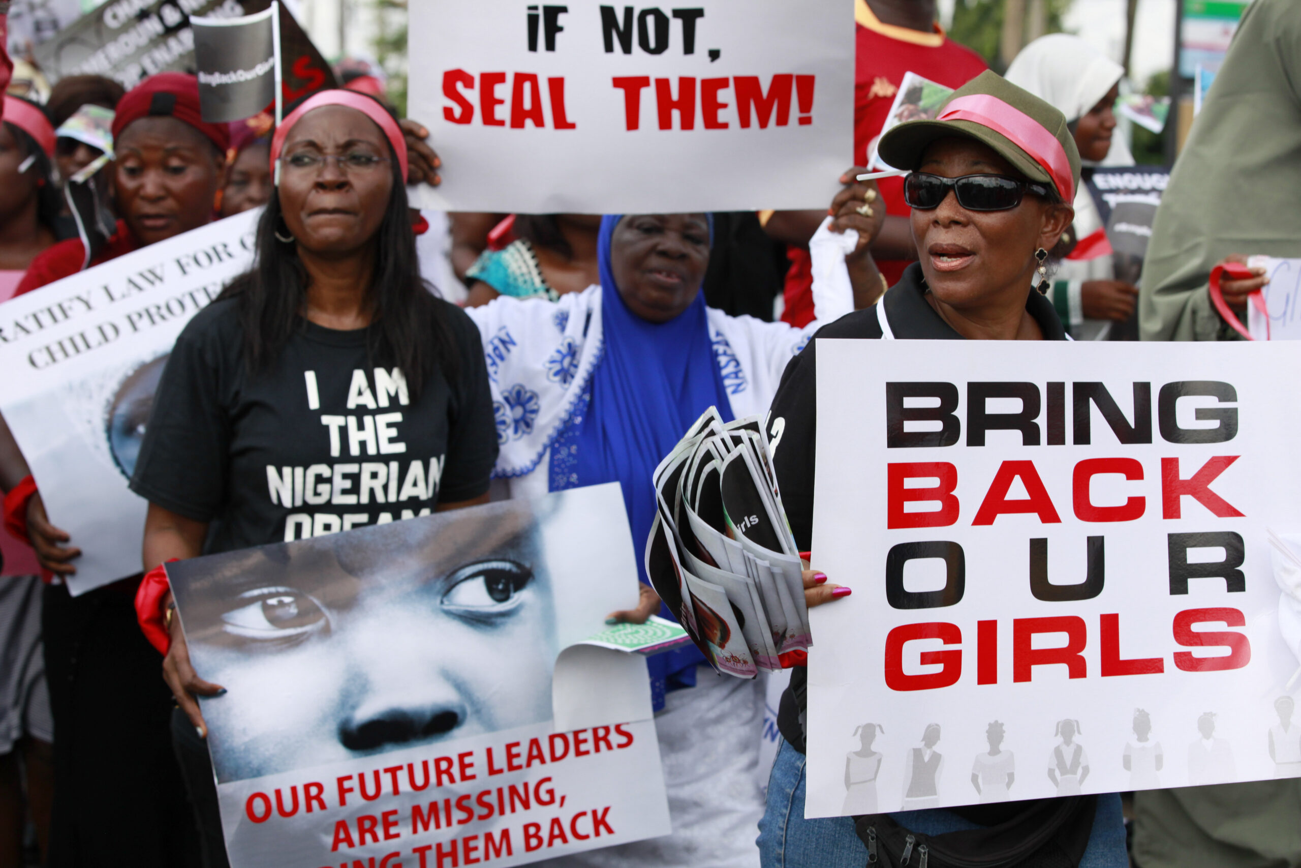 US airplanes searching for abducted Nigerian schoolgirls