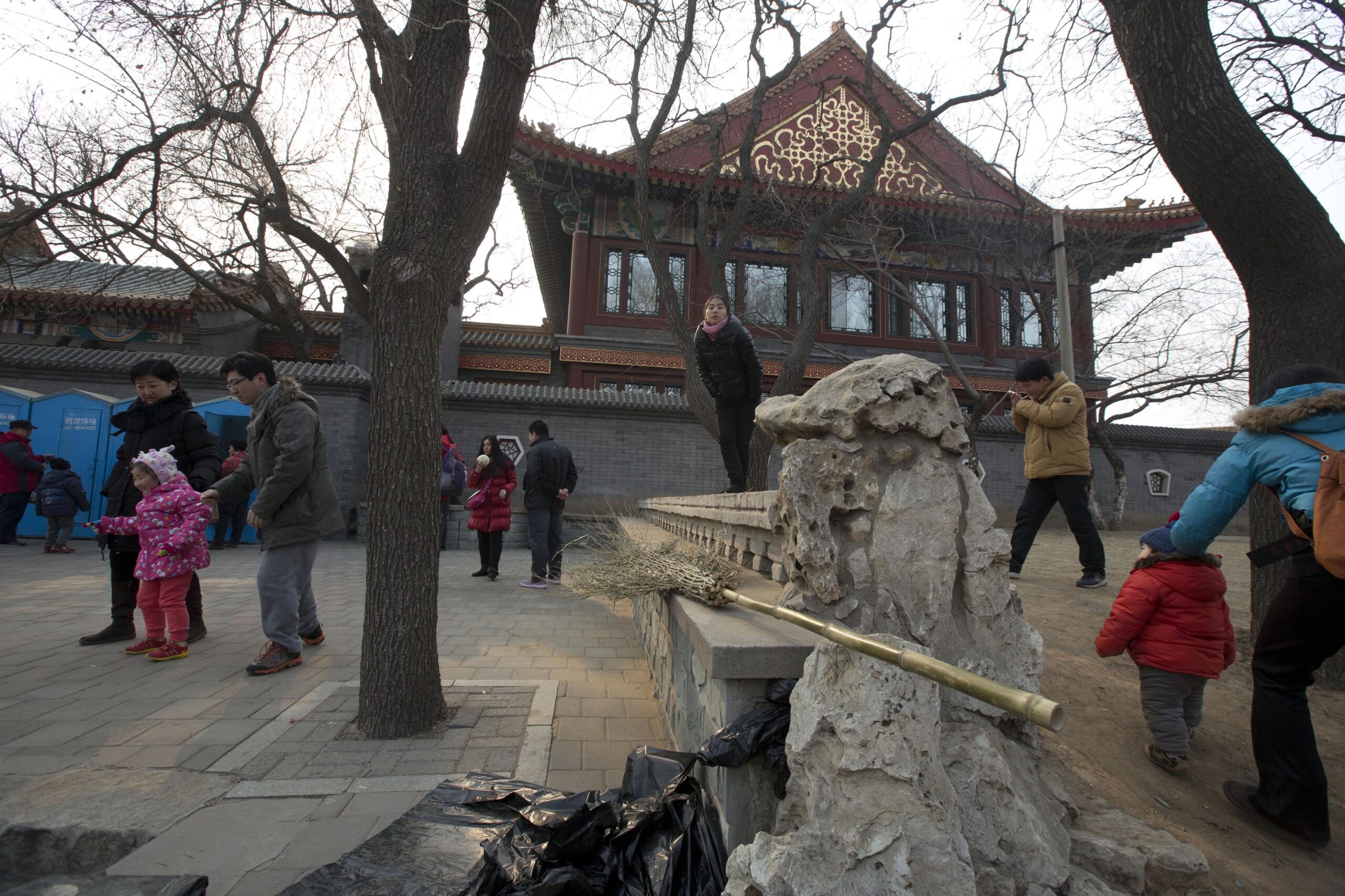 China takes aim at exclusive restaurants in parks
