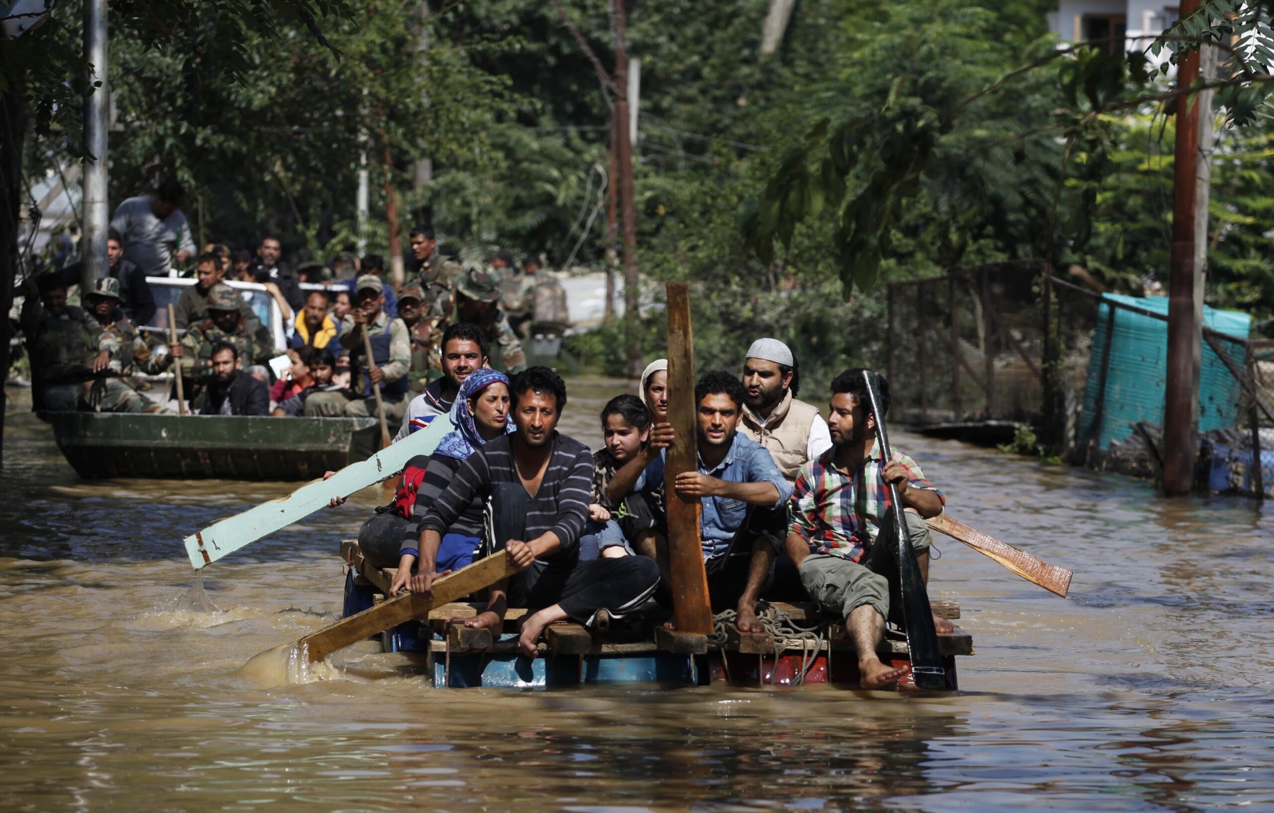 AP PHOTOS: Thousands flee flood in India, Pakistan