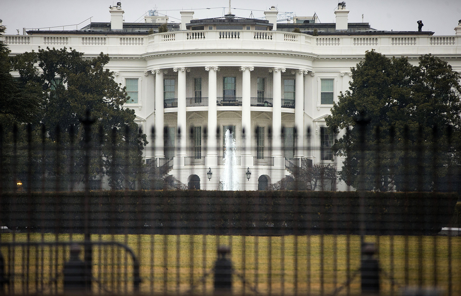 UPDATE: Secret Service shot man with a gun outside the White House