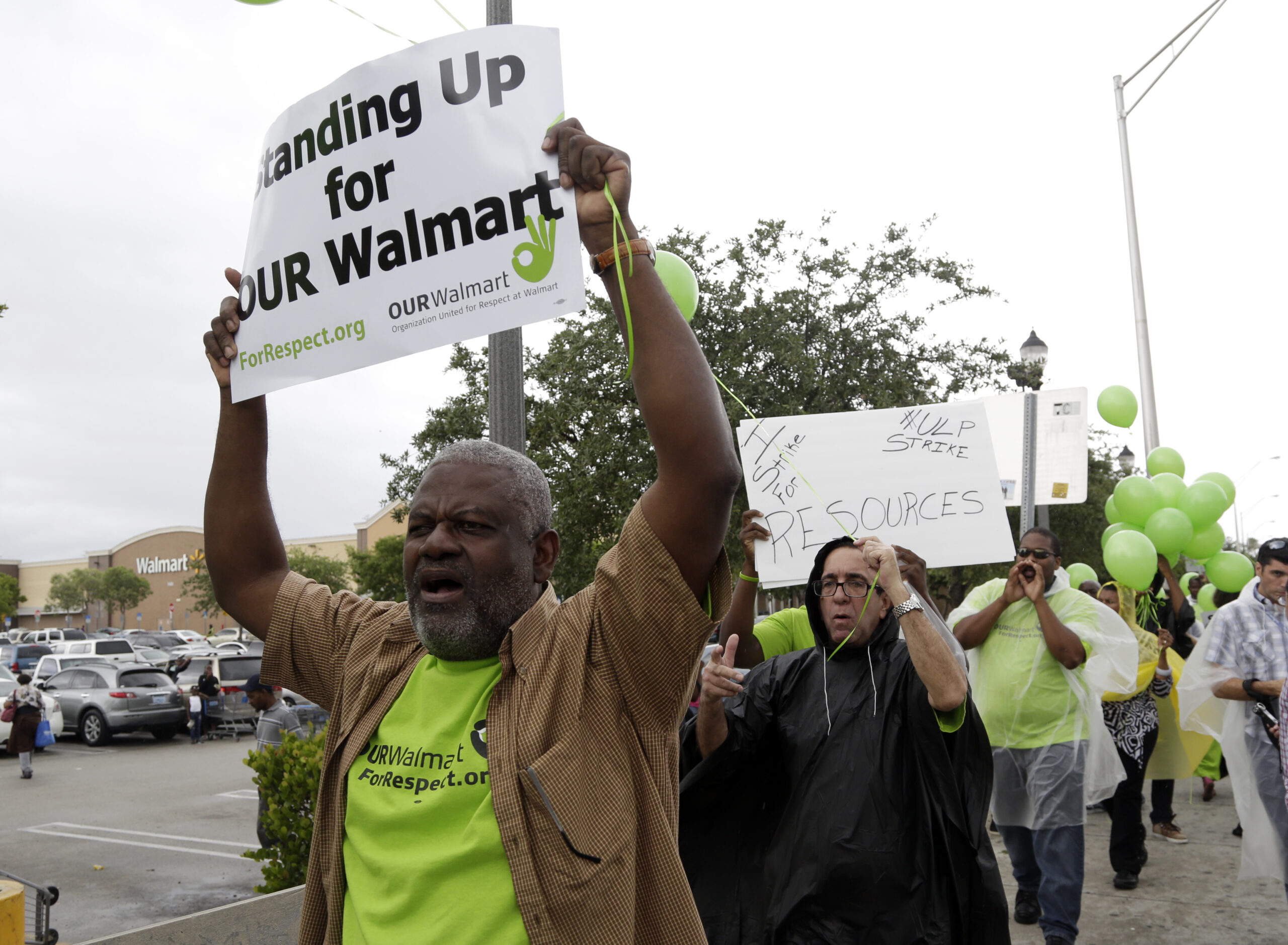 Ignore Black Friday protests: Walmart pays high wages