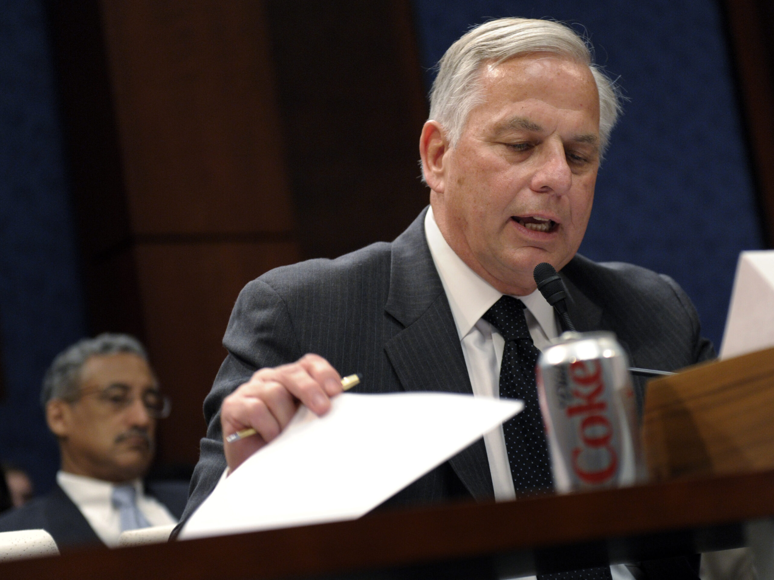 Oil export debate underscores strong party divisions