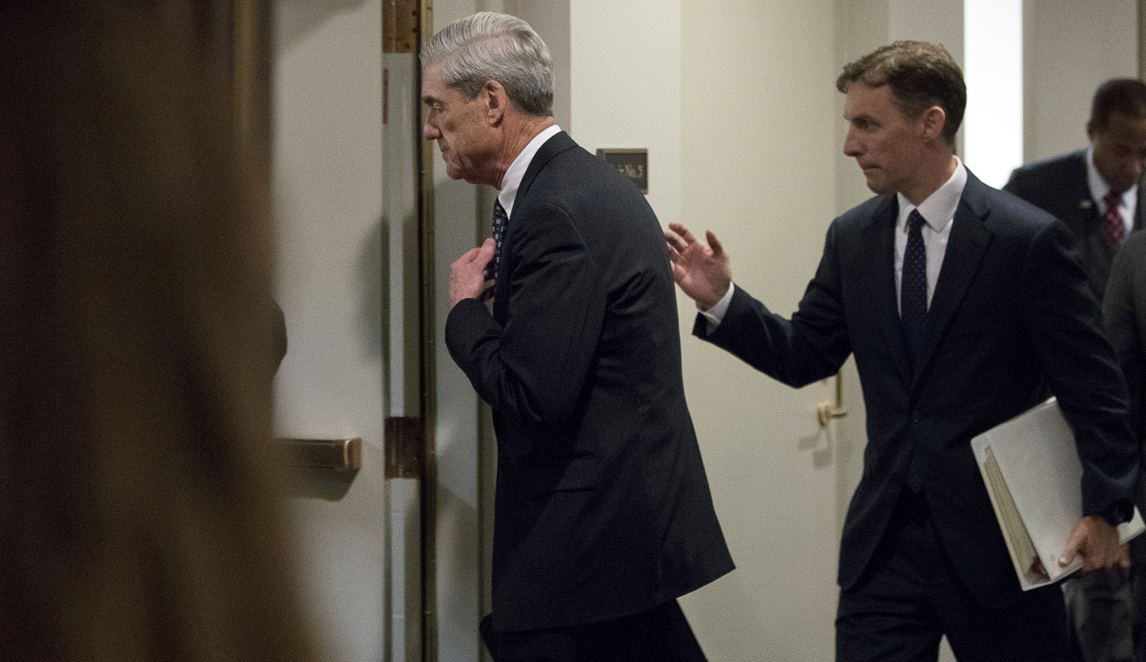 Robert Mueller reportedly starts interviewing White House staff for Russia probe