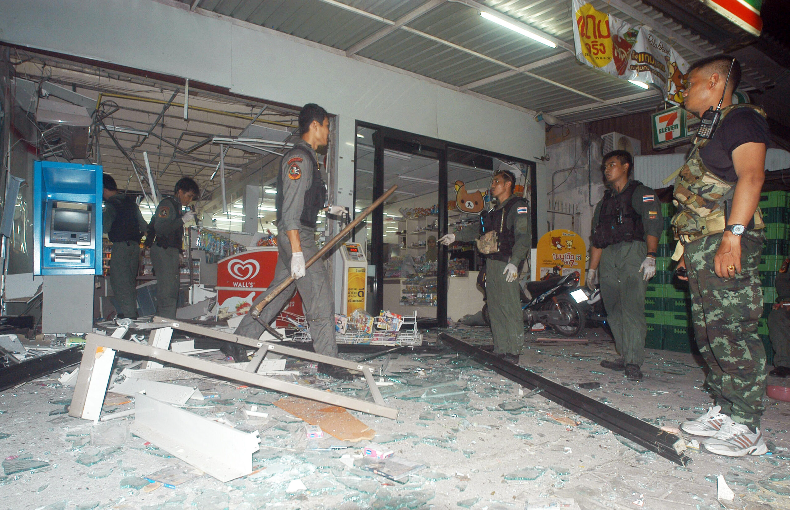 Bombs in southern Thailand kill 3, wound 63