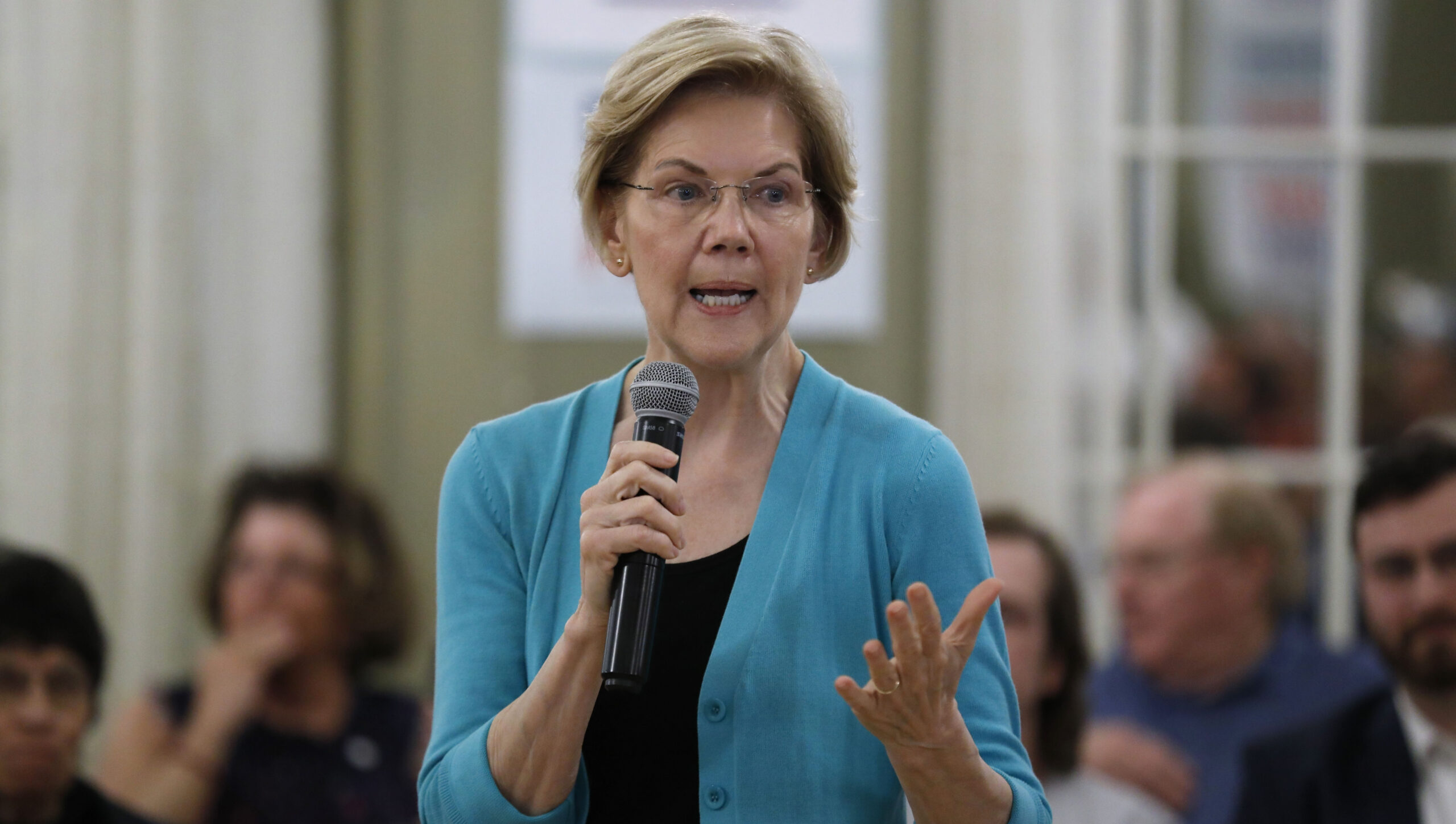 Warren: If Trump weren’t president ‘he would be in handcuffs and indicted’