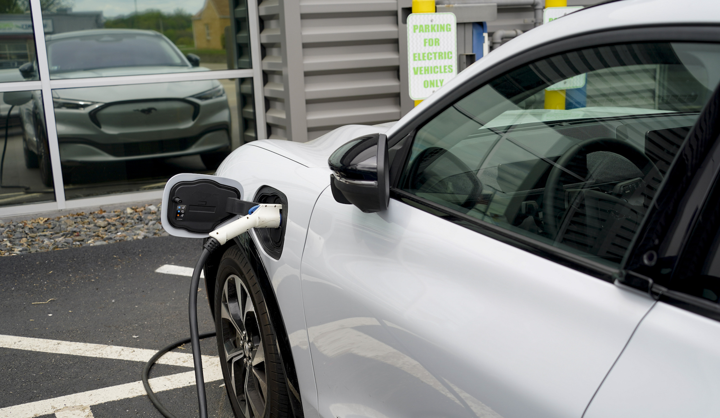 Public EV charging may get private boost