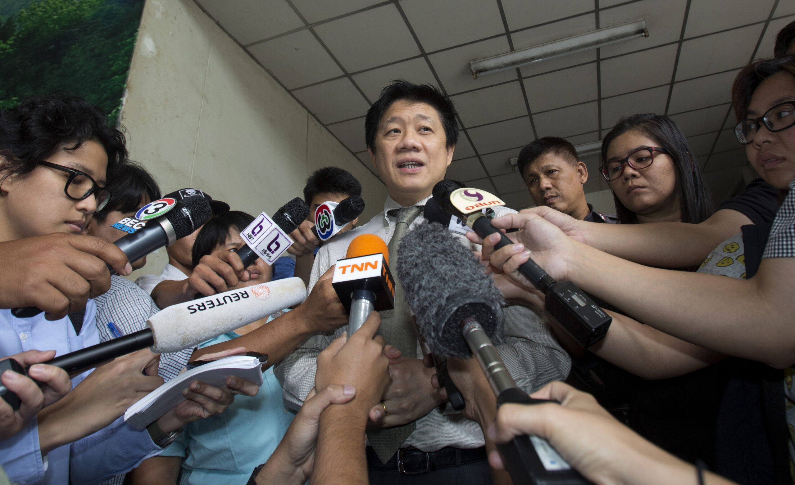 Thailand conducts autopsies on slain Britons