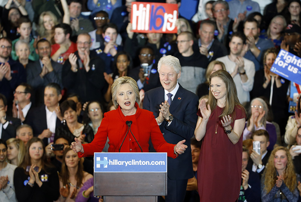 Tarnished Clinton stumbles in Iowa