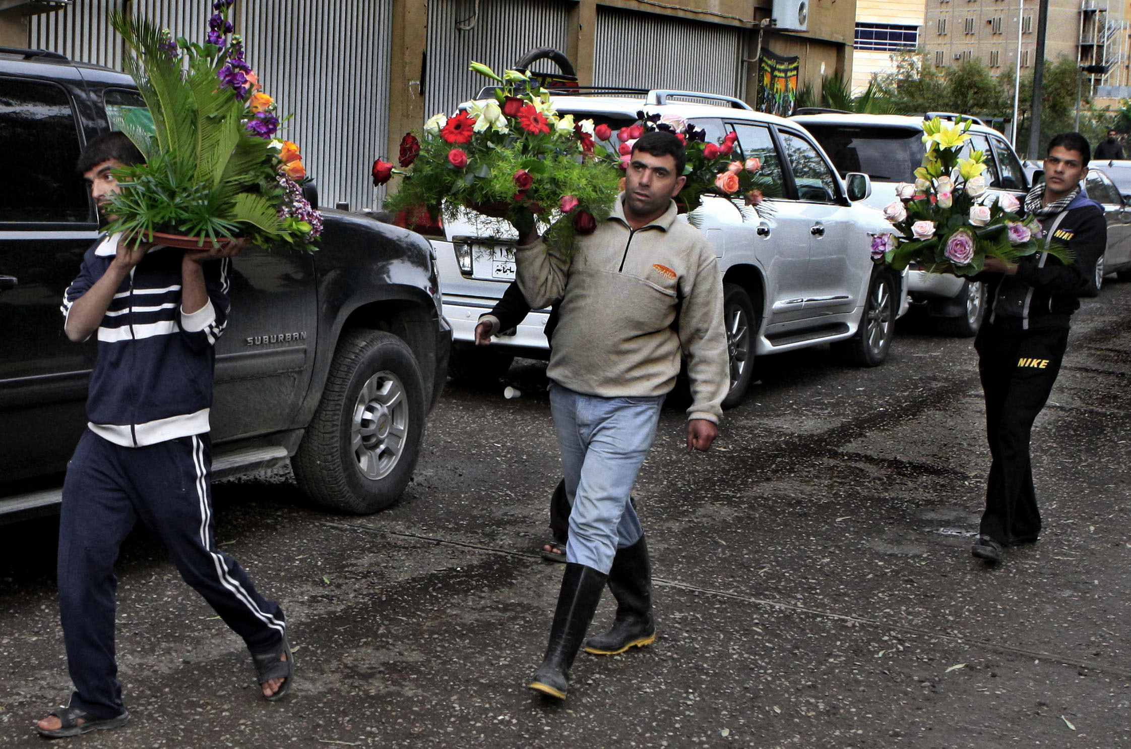 Iraq finance minister says staff members kidnapped