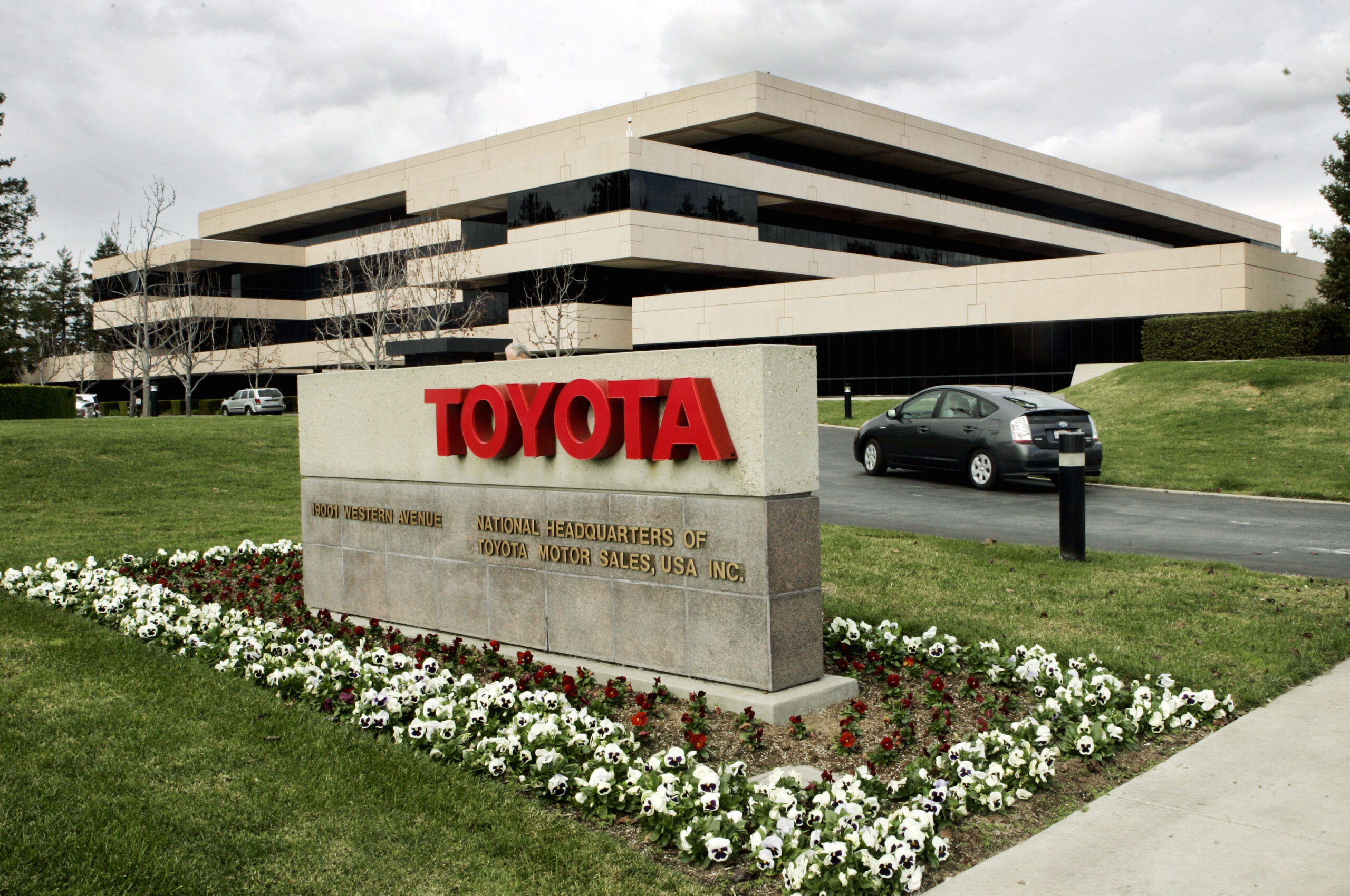 Toyota moving US base from California to Texas