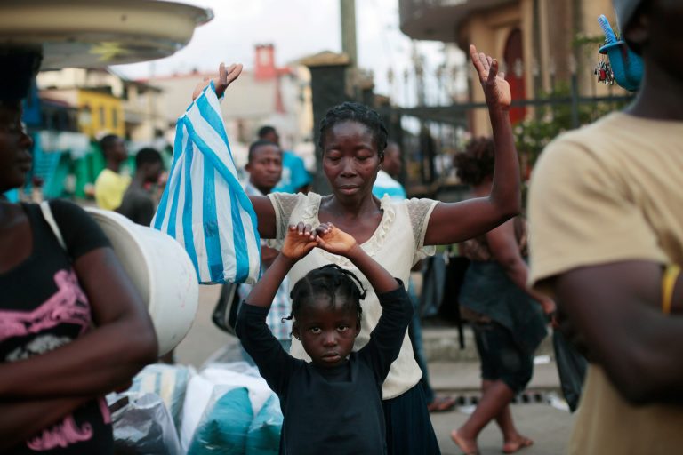 Ebola clinics fill up as Liberia awaits aid