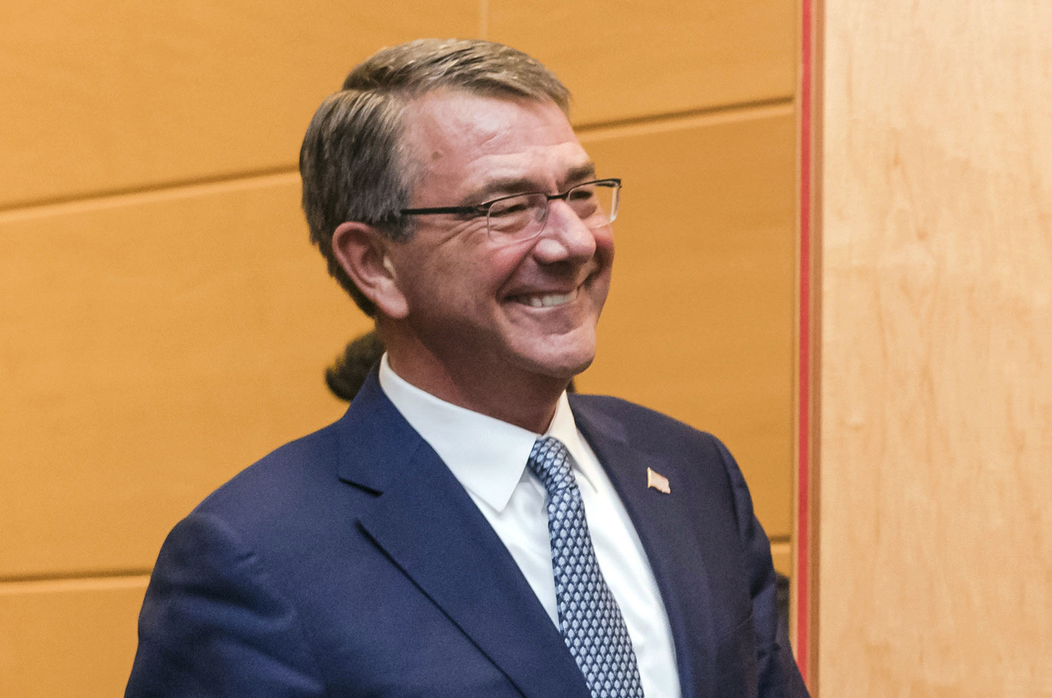 Obama’s defense secretary heaps praise on Mattis