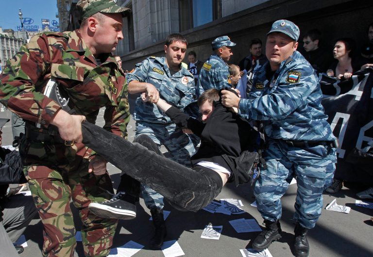   Russian police detain protesters outside the parliament building in Moscow, Russia, Tuesday, June 5, 2012. At least two dozen people have been detained outside Russian Parliament in Moscow as they were protesting against a bill on public rallies. The Kremlin-controlled Russian parliament is expected to pass a legislation on Tuesday that would raise fines 200-fold for taking part in unsanctioned rallies. Opposition leaders say that the law would also exacerbate tensions in the Russian society and leave the public with no free leeway of expressing their discontent. (AP Photo/Misha Japaridze)  