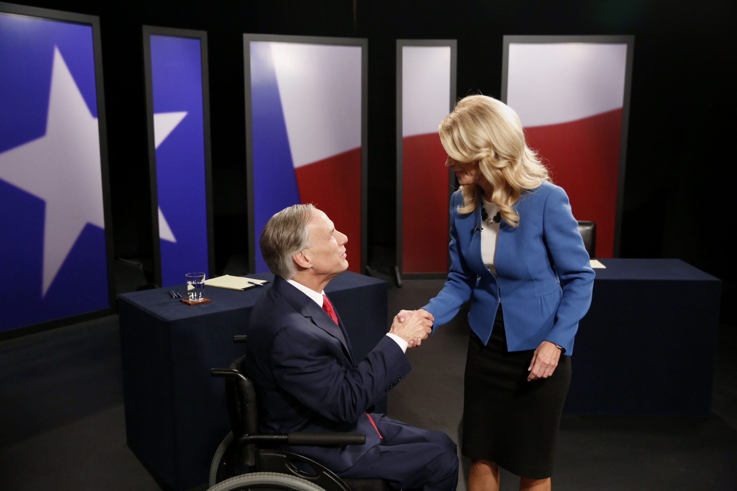 More sparks in final debate between Abbott, Davis