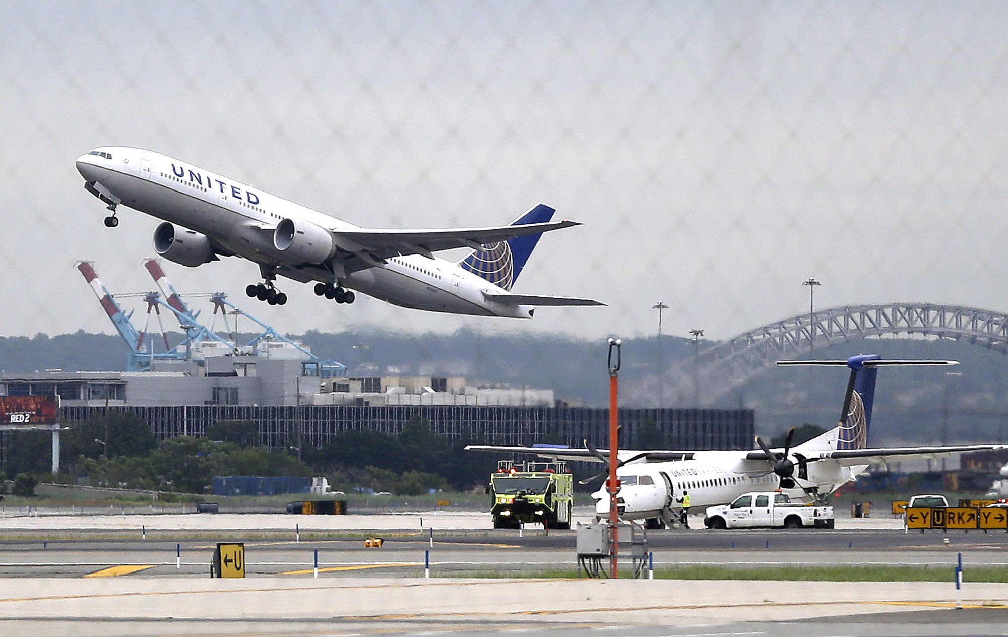 Airport strike looms for DNC convention