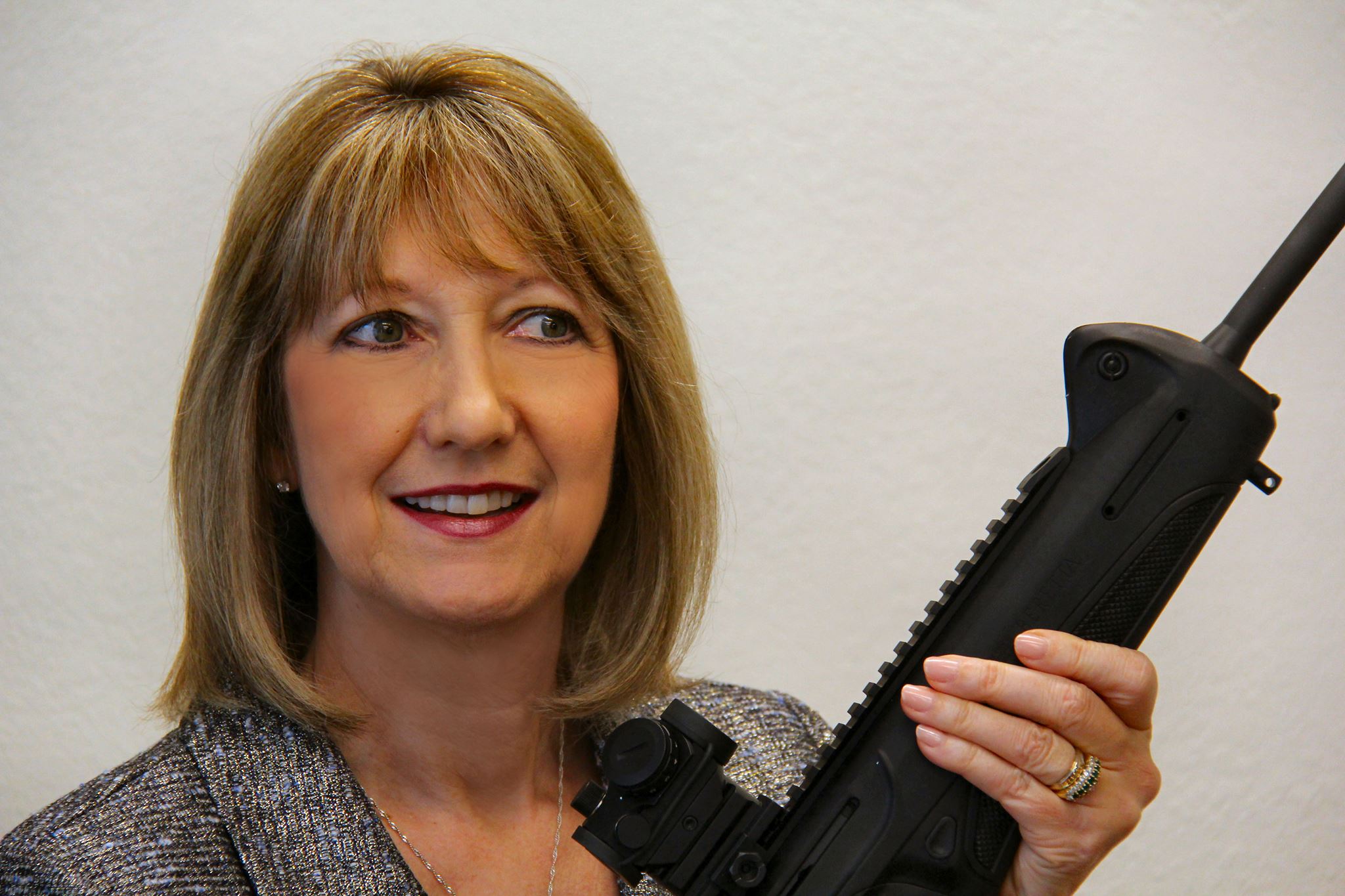 Florida news group runs picture of a rifle for story about a pistol