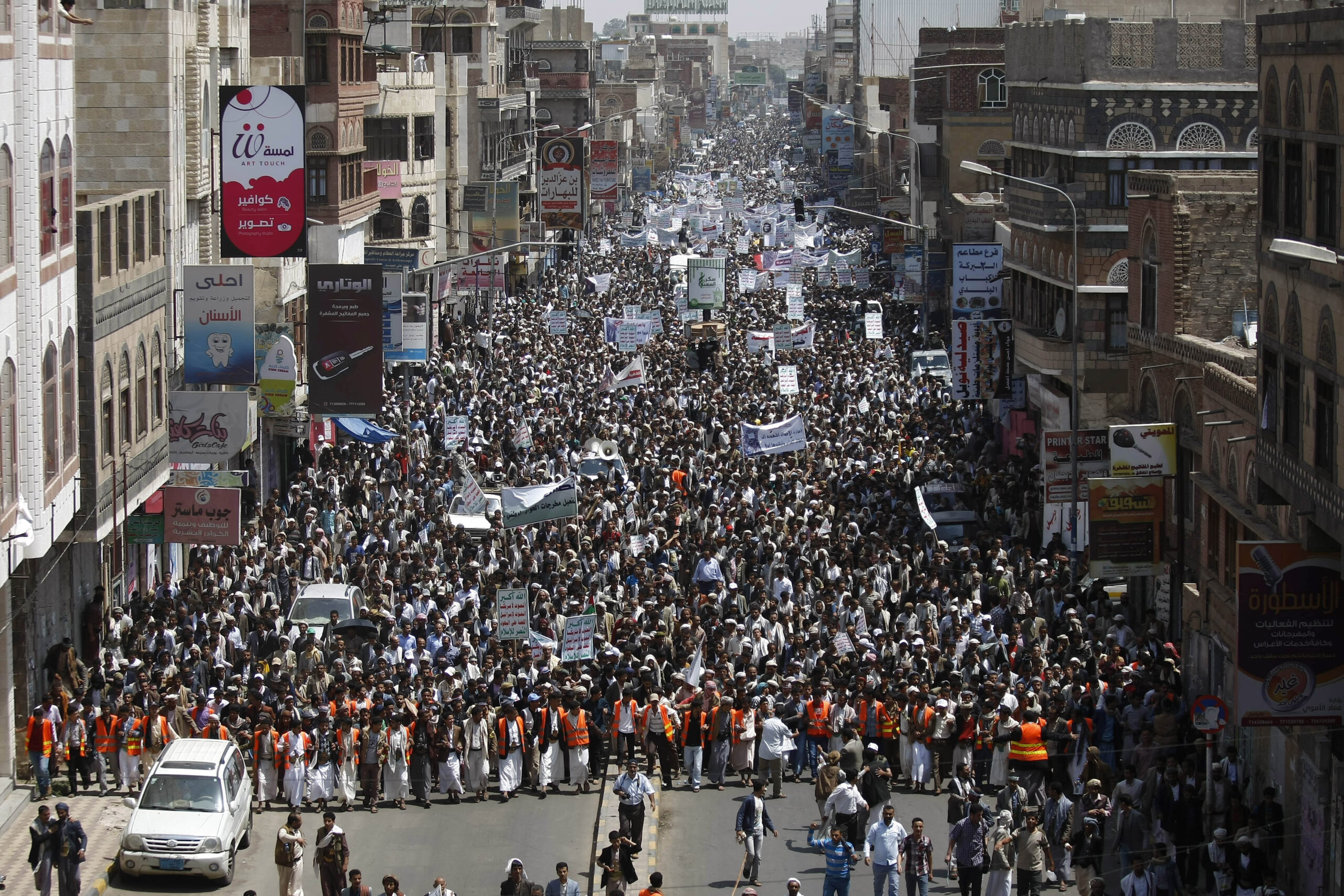 Yemen moves to clear rebel sit-in blocking airport
