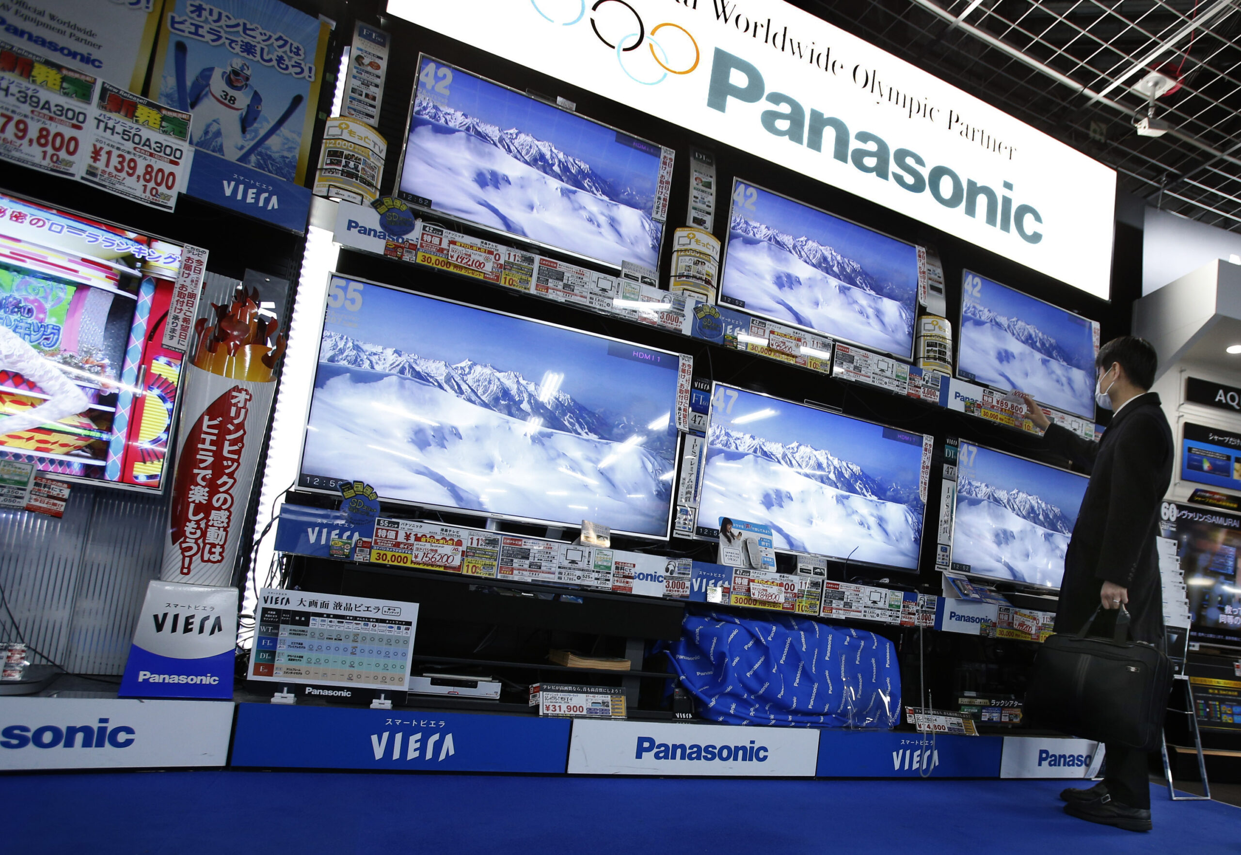 Panasonic returns to annual profit on weak yen
