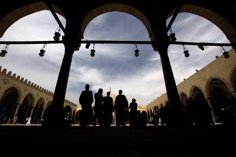 Egypt clamps hold over mosques to control message