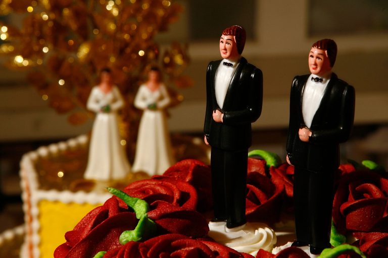 Same-sex wedding cake topper figurines are seen at Cake and Art cake decorators June 10, 2008 in West Hollywood, California. (Photo by David McNew/Getty Images)