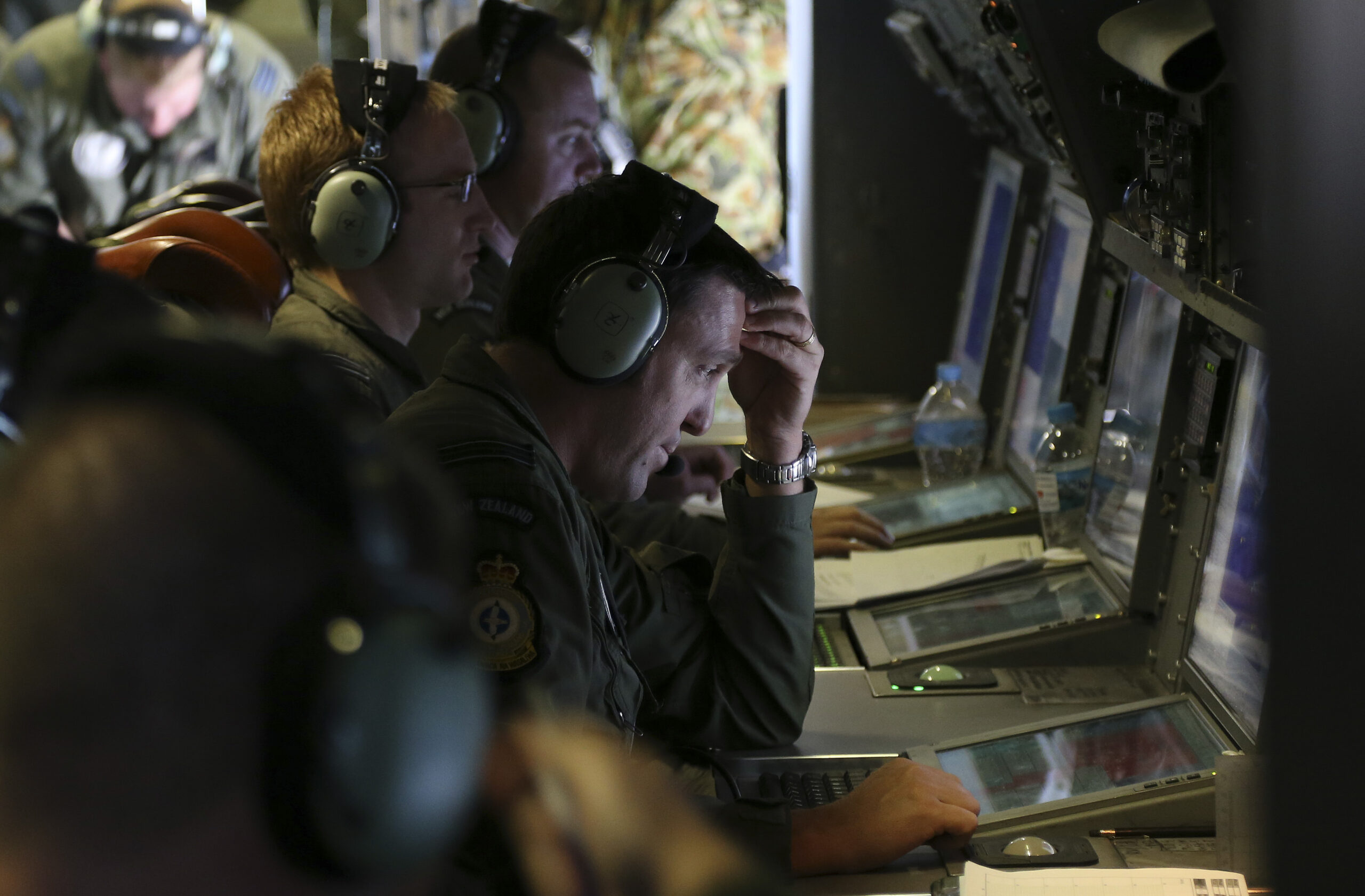 Banter keeps up morale among Flight 370 searchers