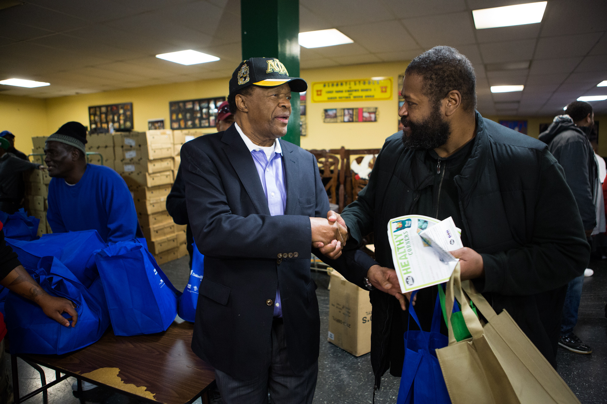 Barry gives away 2,000 turkeys but won’t say who paid for them