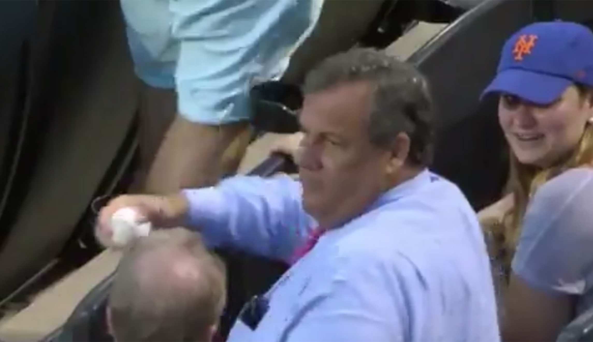Watch: Chris Christie catches foul ball at Mets game