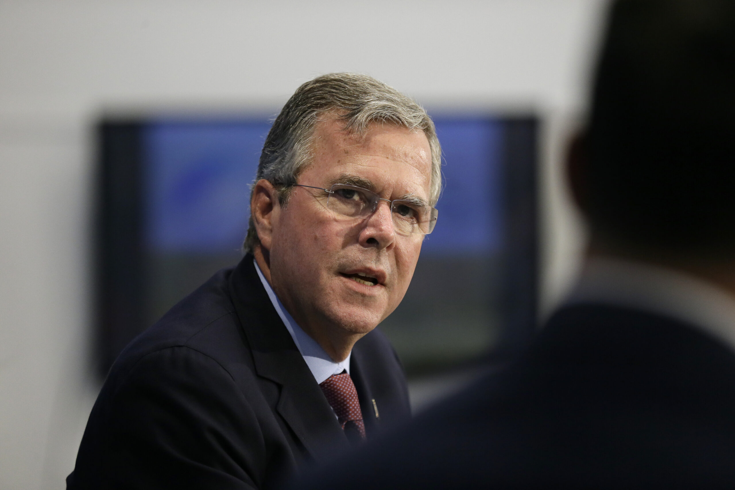 Bush gives out email address to voters at Iowa State Fair