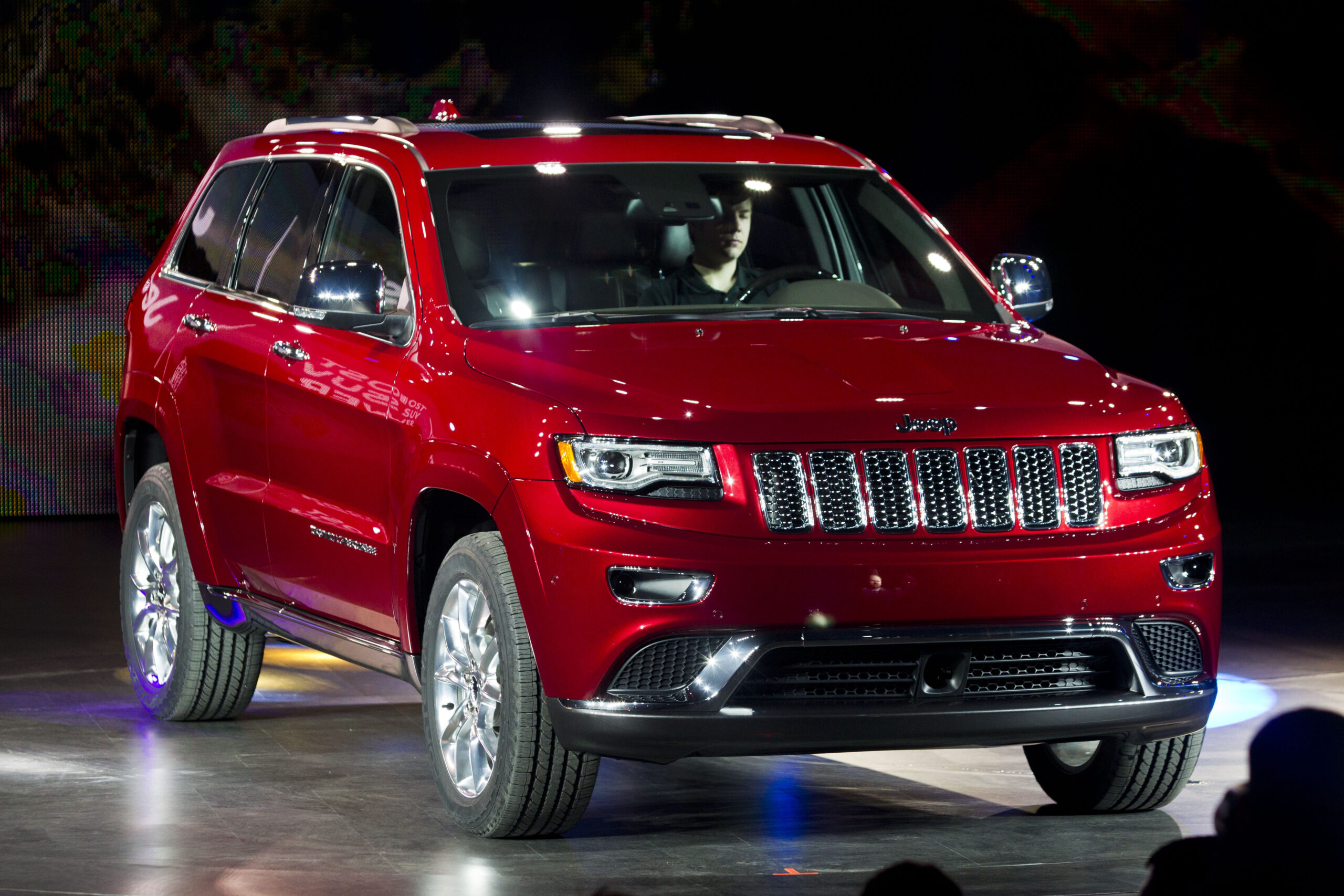 Chrysler recalls 184,215 SUVs for air bag defect