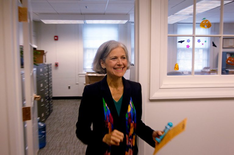 —œAnother Clinton in the White House is just going to fan the flames of the right-wing revolt.—£ (AP Photo/Stephan Savoia)