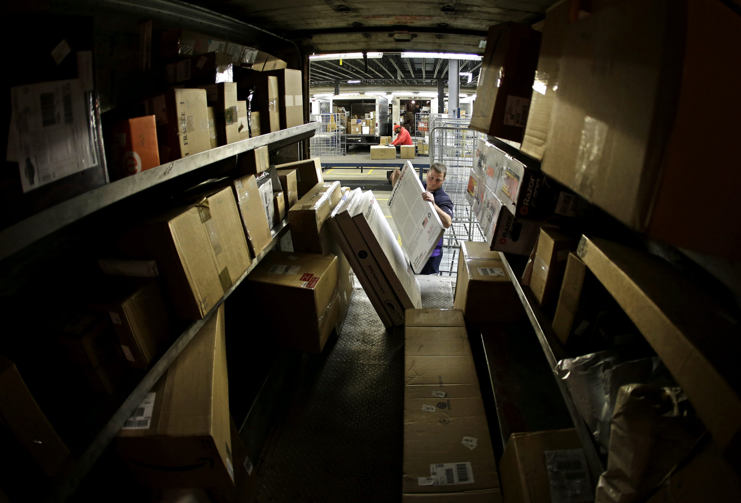 US wholesale stockpiles up 0.5 percent in November