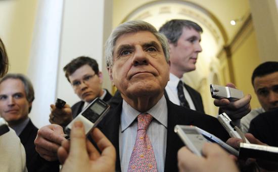 Cornhusker Nelson spikes anti-NLRB amendment