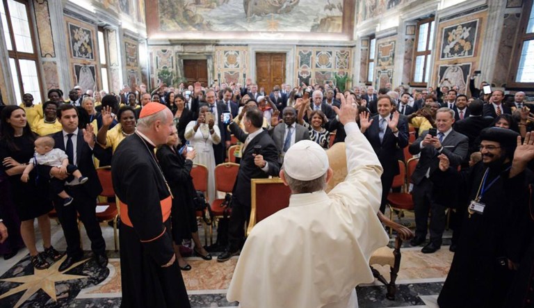 Former White House press secretary Sean Spicer finally met Pope Francis, months after he was blocked from meeting the pope during President Trump's trip to the Vatican. (Vatican Radio Facebook Page)