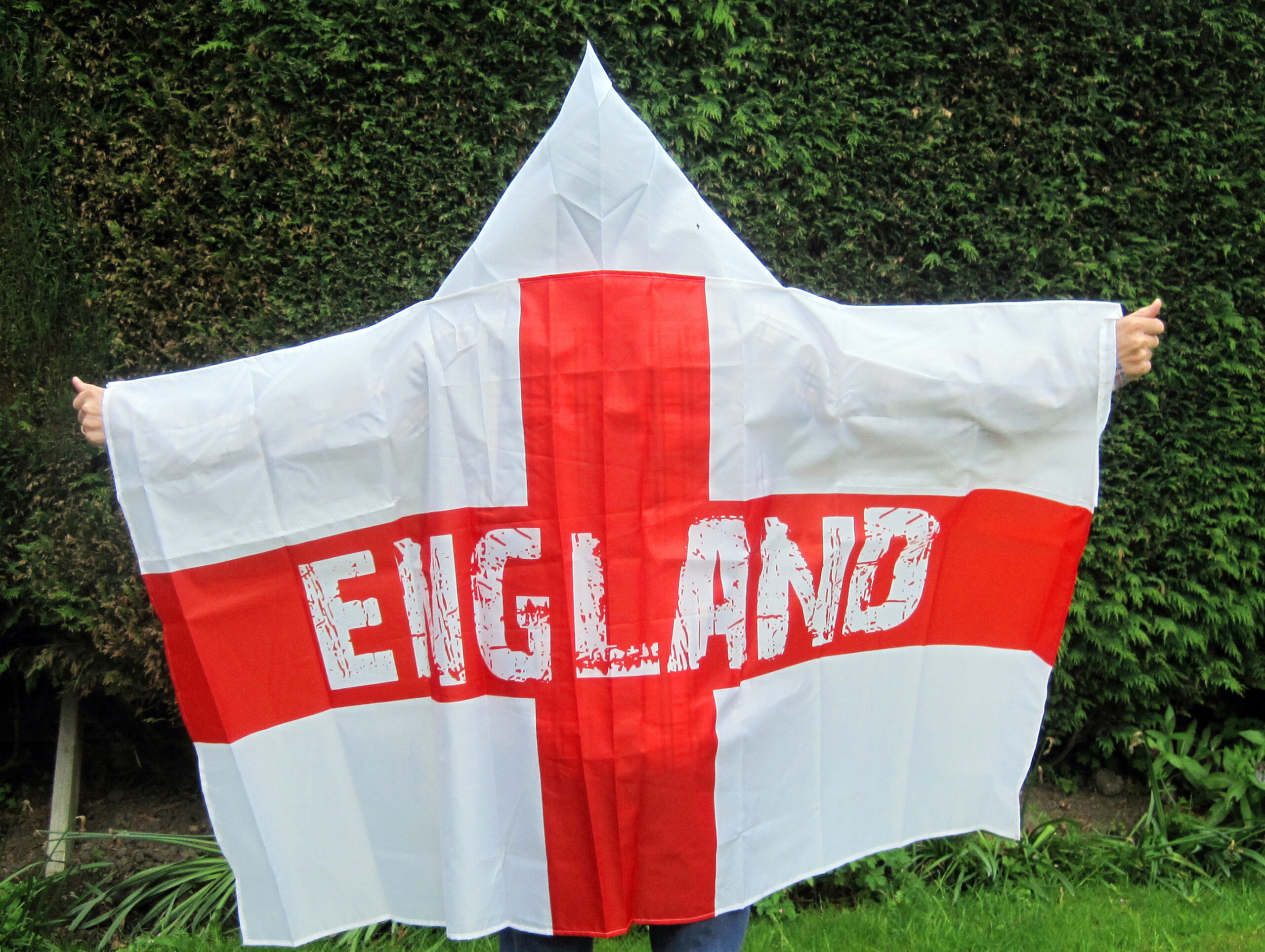 UK supermarket criticized for KKK-like design