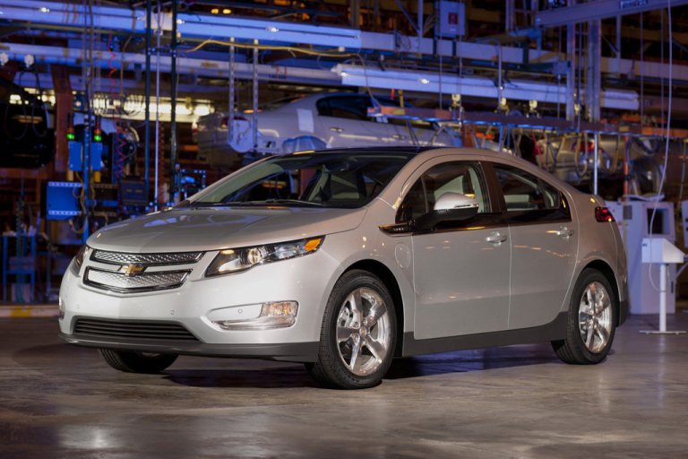 Issa: Federal workers drive SUVs not Volts