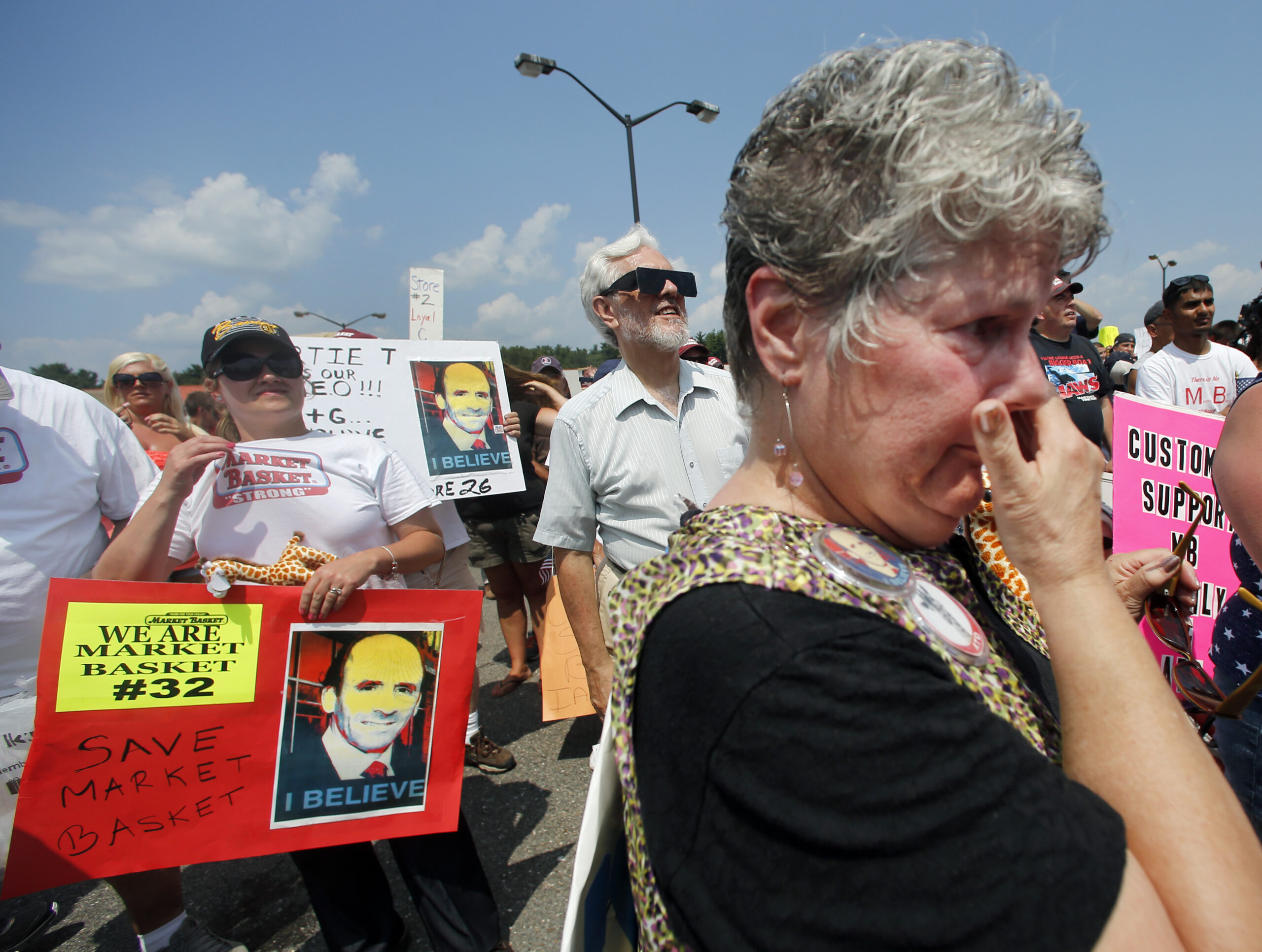 Grocery workers rally for fired chief executive